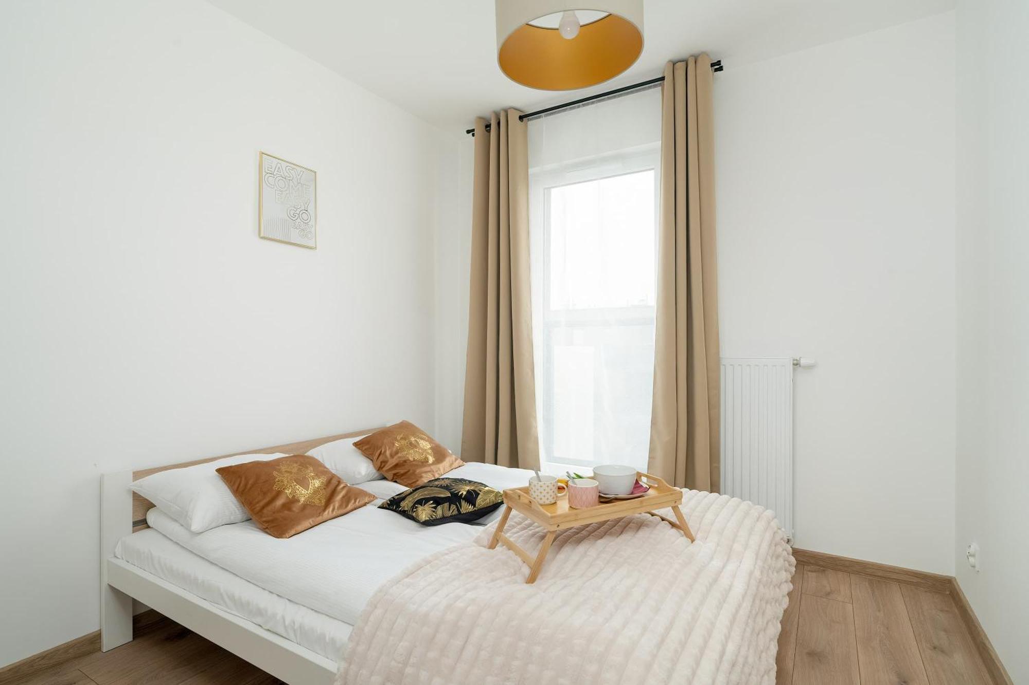 Jasny Blisko Lotniska Lawica W Poznaniu By Renters Apartment *