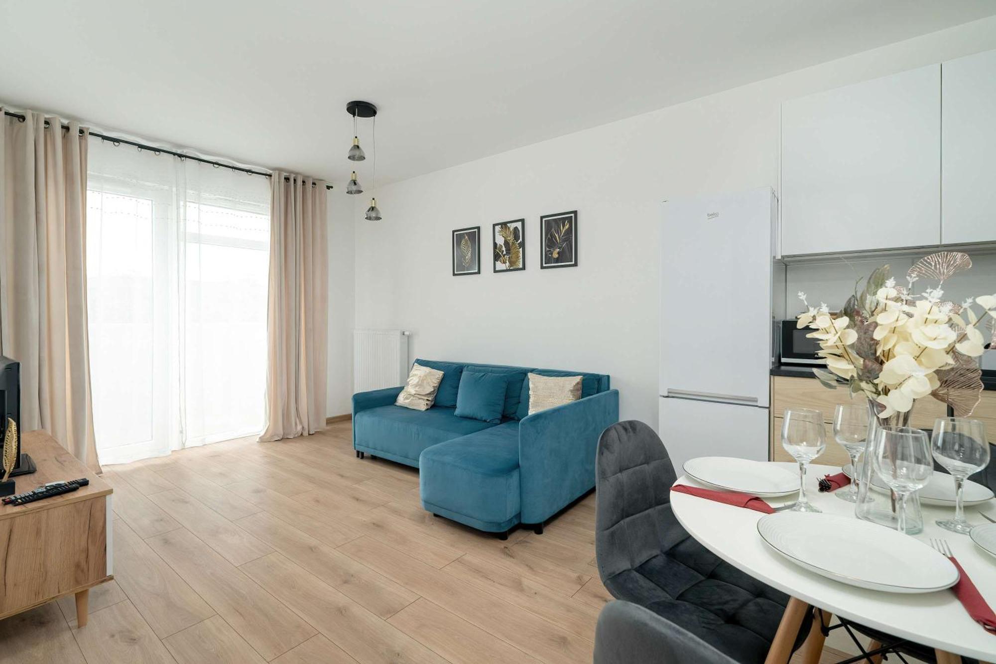 Jasny Blisko Lotniska Lawica W Poznaniu By Renters Apartment *